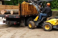 LoadingLogsintoTruckl